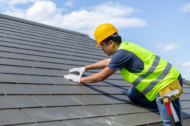 Best Roof Installation  in Ashwaubenon, WI